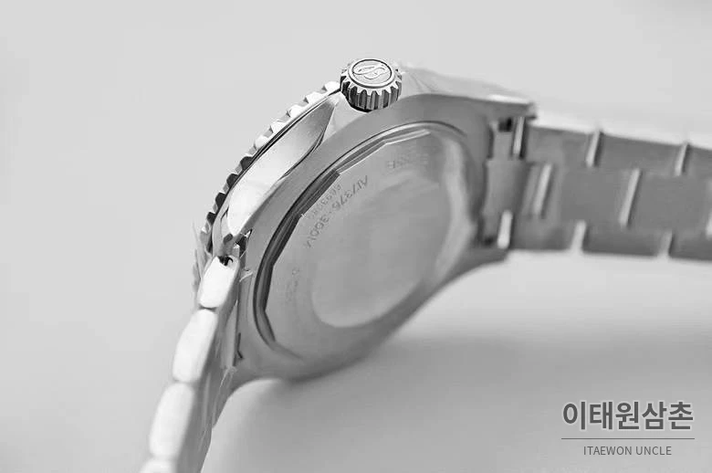 브라이틀링 슈퍼오션 스틸 블랙다이얼 다이버 오토매틱 44mm 스틸 브레이슬릿 그린 베젤