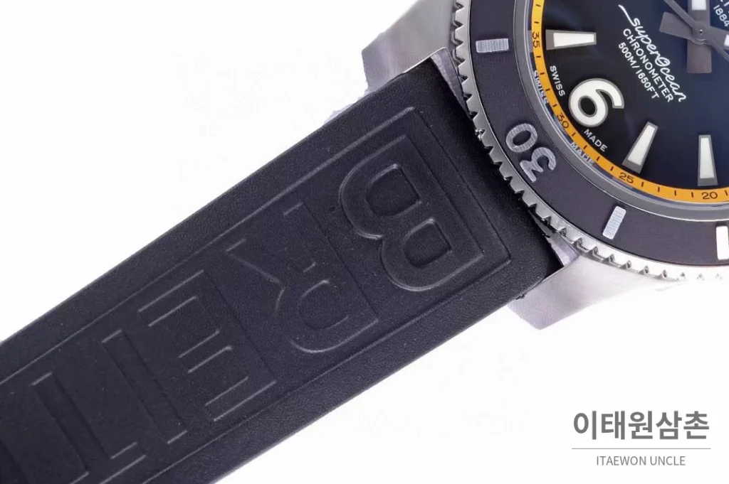 브라이틀링 슈퍼오션 스틸 블랙다이얼 다이버 오토매틱 42mm 블랙 러버 스트랩 블랙 베젤 (5)