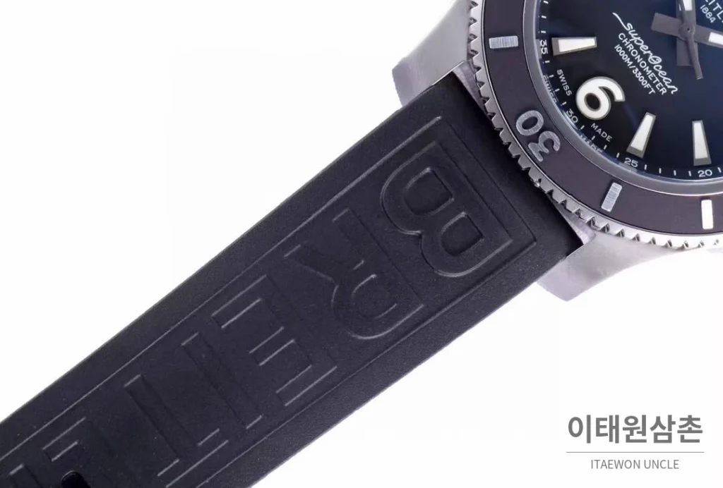 브라이틀링 슈퍼오션 스틸 블랙다이얼 다이버 오토매틱 42mm 블랙 러버 스트랩 블랙 베젤 (2)