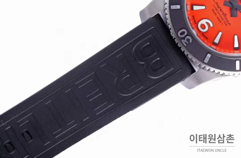 브라이틀링 슈퍼오션 스틸 블랙다이얼 다이버 오토매틱 42mm 블랙 러버 스트랩 블랙 베젤 (3)