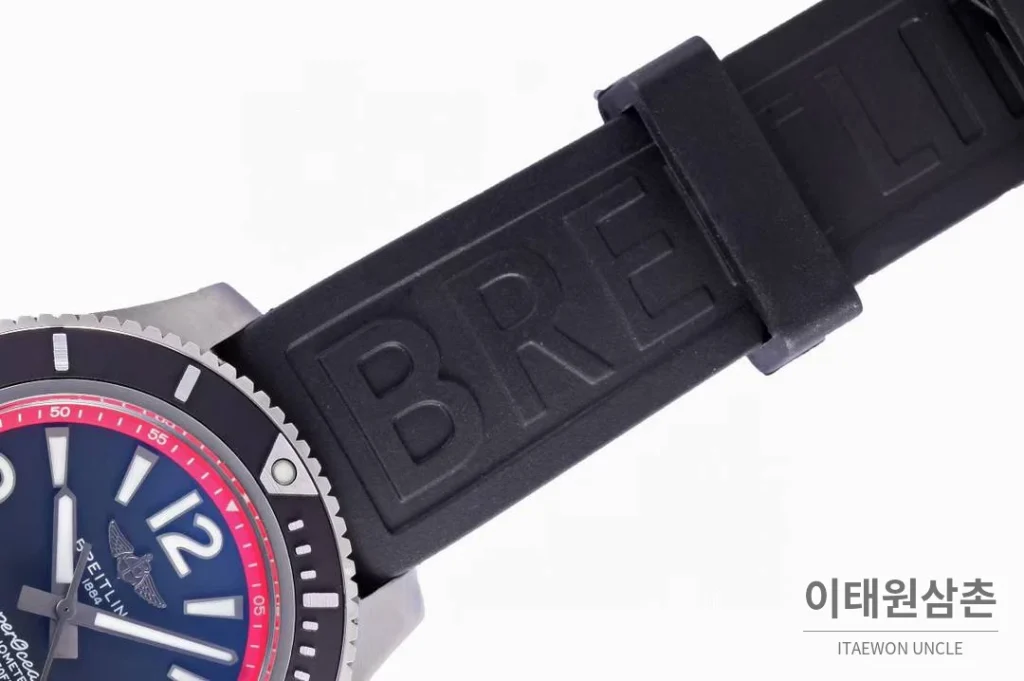 브라이틀링 슈퍼오션 스틸 블랙다이얼 다이버 오토매틱 42mm 블랙 러버 스트랩 블랙 베젤 (4)