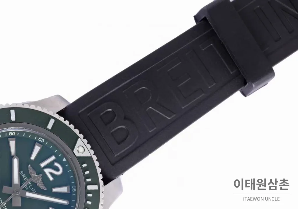 브라이틀링 슈퍼오션 스틸 블랙다이얼 다이버 오토매틱 42mm 블랙 러버 스트랩 그린 베젤