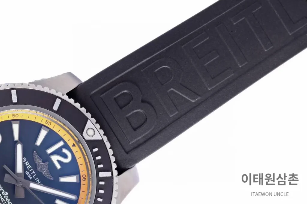 브라이틀링 슈퍼오션 스틸 블랙다이얼 다이버 오토매틱 42mm 블랙 러버 스트랩 블랙 베젤 (5)
