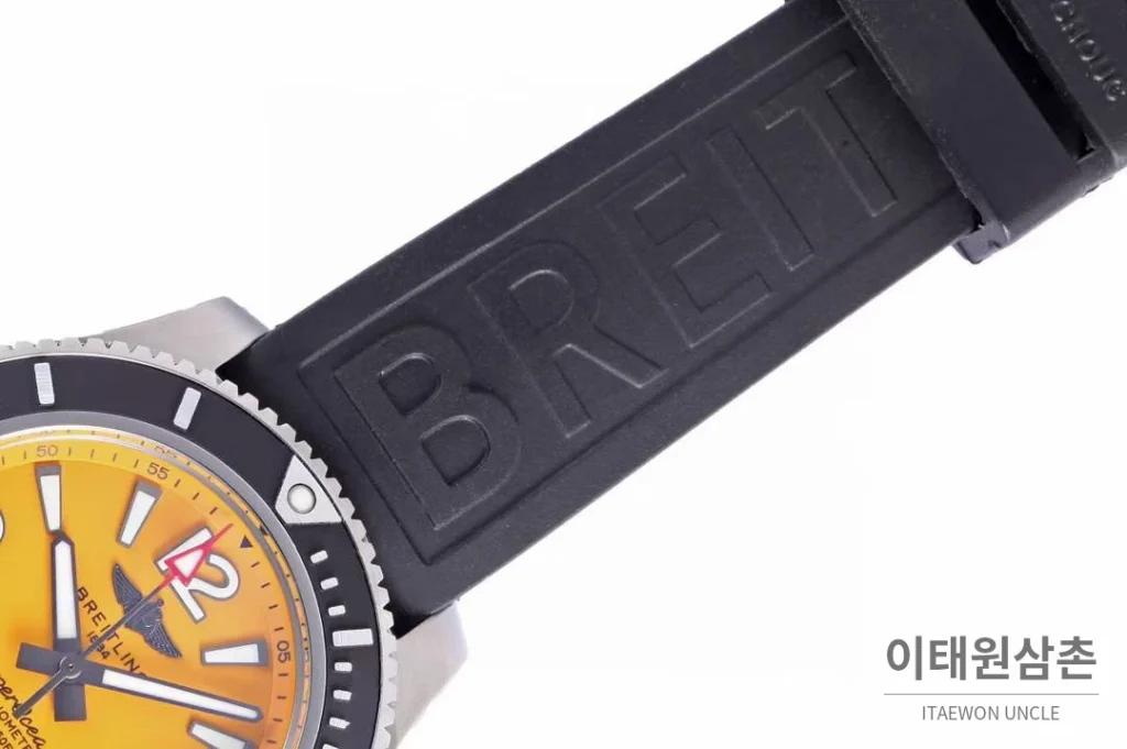 브라이틀링 슈퍼오션 스틸 블랙다이얼 다이버 오토매틱 42mm 블랙 러버 스트랩 블랙 베젤