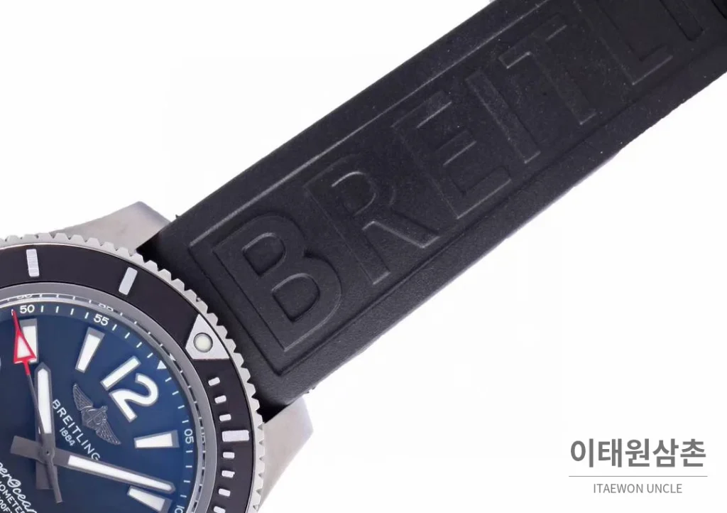 브라이틀링 슈퍼오션 스틸 블랙다이얼 다이버 오토매틱 42mm 블랙 러버 스트랩 블랙 베젤 (2)