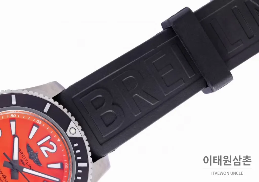 브라이틀링 슈퍼오션 스틸 블랙다이얼 다이버 오토매틱 42mm 블랙 러버 스트랩 블랙 베젤 (3)