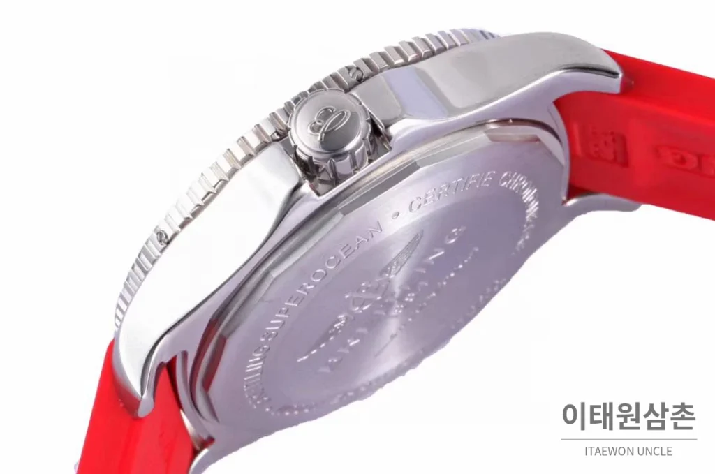 브라이틀링 슈퍼오션 스틸 블랙다이얼 다이버 오토매틱 42mm 레드 러버 스트랩 블랙 베젤