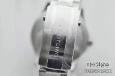 브라이틀링 슈퍼오션 스틸 블랙다이얼 다이버 오토매틱 44mm 스틸 브레이슬릿 블루 베젤