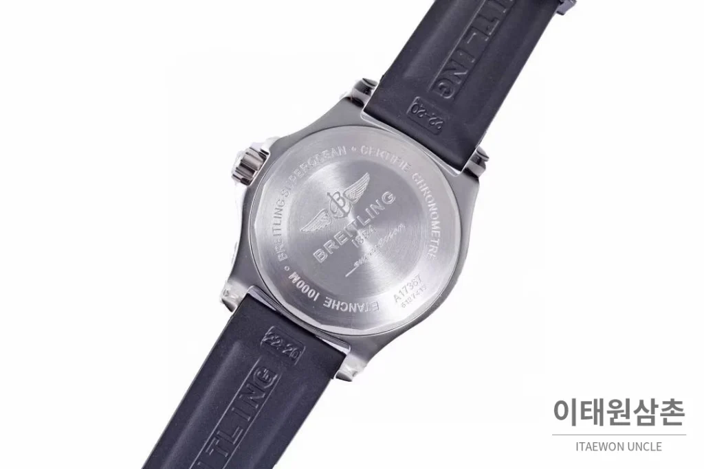 브라이틀링 슈퍼오션 스틸 블랙다이얼 다이버 오토매틱 42mm 블랙 러버 스트랩 블랙 베젤 (2)