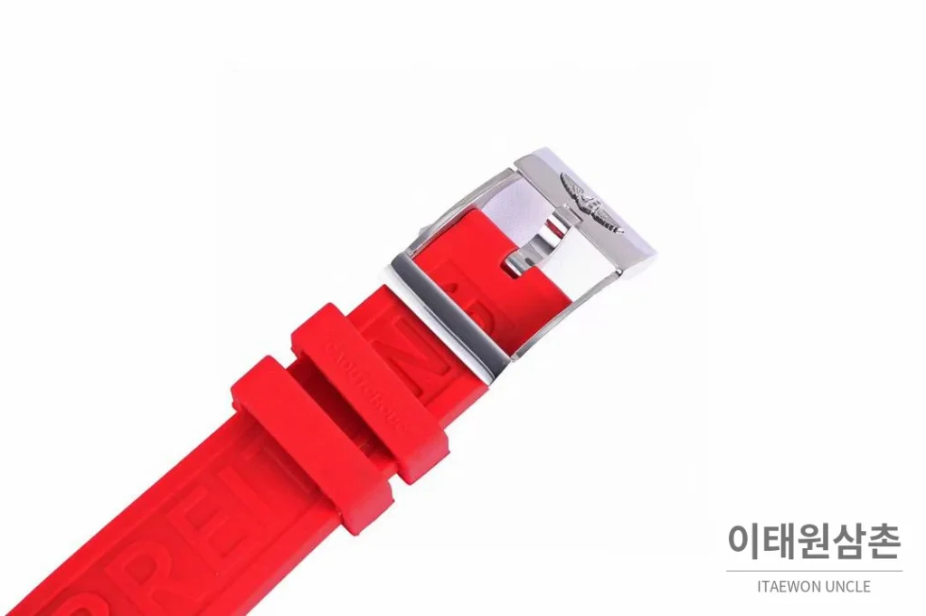 브라이틀링 슈퍼오션 스틸 블랙다이얼 다이버 오토매틱 42mm 레드 러버 스트랩 블랙 베젤