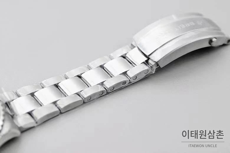 브라이틀링 슈퍼오션 스틸 블랙다이얼 다이버 오토매틱 44mm 스틸 브레이슬릿 화이트 베젤