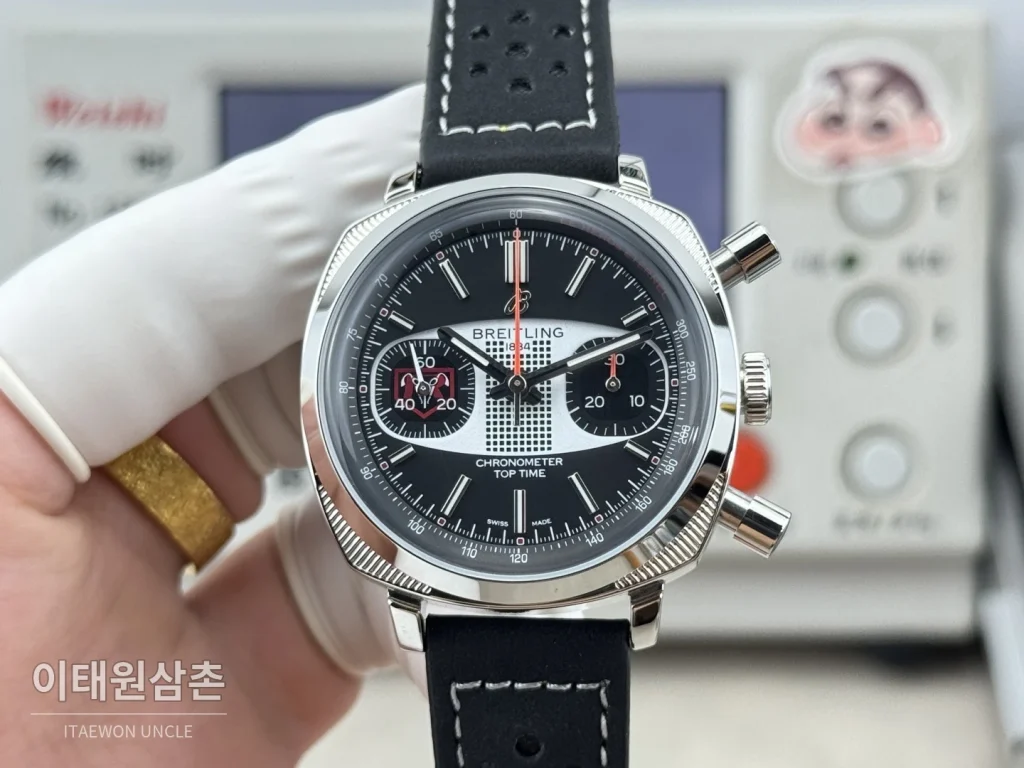 브라이틀링 탑타임 B01 레이싱 가면라이더 리미티드 크로노그래프 오토매틱 38mm 블랙 다이얼 블랙 가죽 스트랩