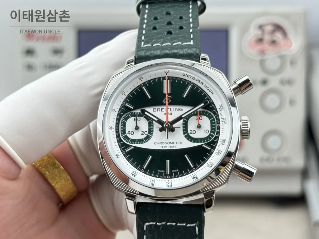 브라이틀링 탑타임 B01 레이싱 가면라이더 리미티드 크로노그래프 오토매틱 38mm 그린 다이얼 그린 가죽 스트랩