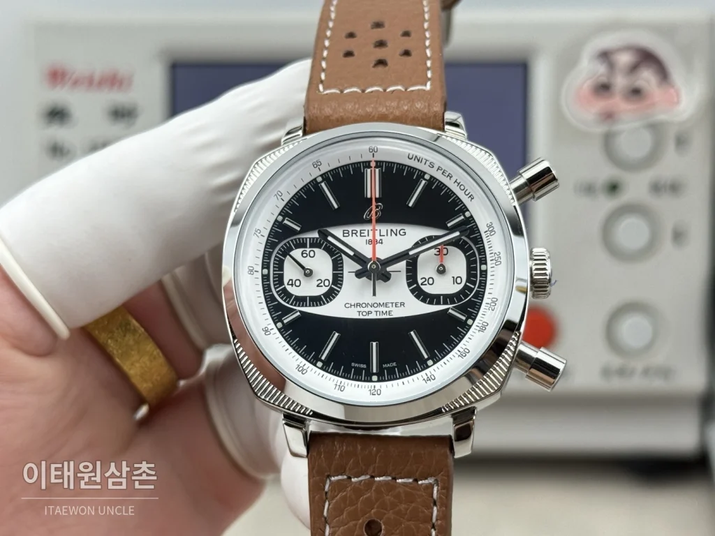 브라이틀링 탑타임 B01 레이싱 가면라이더 리미티드 크로노그래프 오토매틱 38mm 블랙 다이얼 브라운 가죽 스트랩 (2)