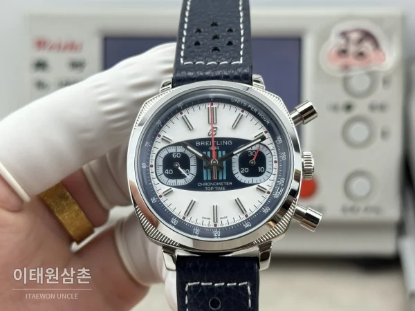 브라이틀링 탑타임 B01 레이싱 가면라이더 리미티드 크로노그래프 오토매틱 38mm 화이트 다이얼 네이비 가죽 스트랩