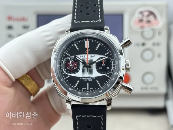 브라이틀링 탑타임 B01 레이싱 가면라이더 리미티드 크로노그래프 오토매틱 38mm 블랙 다이얼 블랙 가죽 스트랩