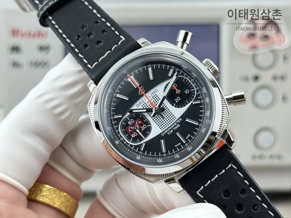 브라이틀링 탑타임 B01 레이싱 가면라이더 리미티드 크로노그래프 오토매틱 38mm 블랙 다이얼 블랙 가죽 스트랩