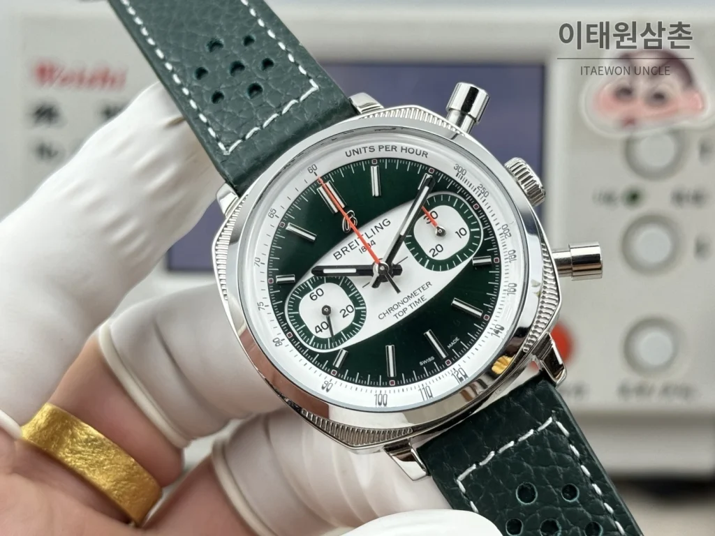 브라이틀링 탑타임 B01 레이싱 가면라이더 리미티드 크로노그래프 오토매틱 38mm 그린 다이얼 그린 가죽 스트랩