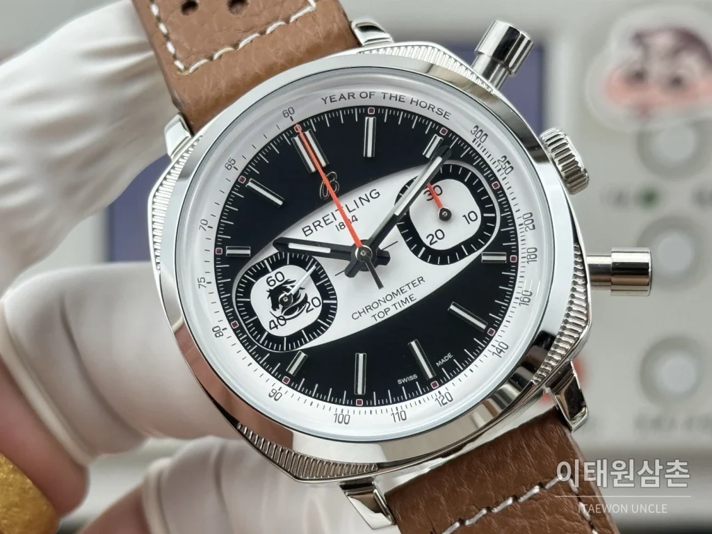 브라이틀링 탑타임 B01 레이싱 가면라이더 리미티드 크로노그래프 오토매틱 38mm 블랙 다이얼 브라운 가죽 스트랩