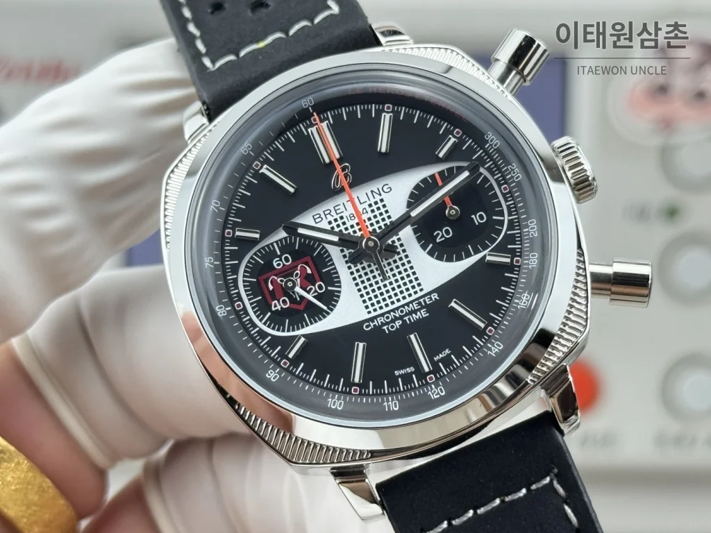브라이틀링 탑타임 B01 레이싱 가면라이더 리미티드 크로노그래프 오토매틱 38mm 블랙 다이얼 블랙 가죽 스트랩
