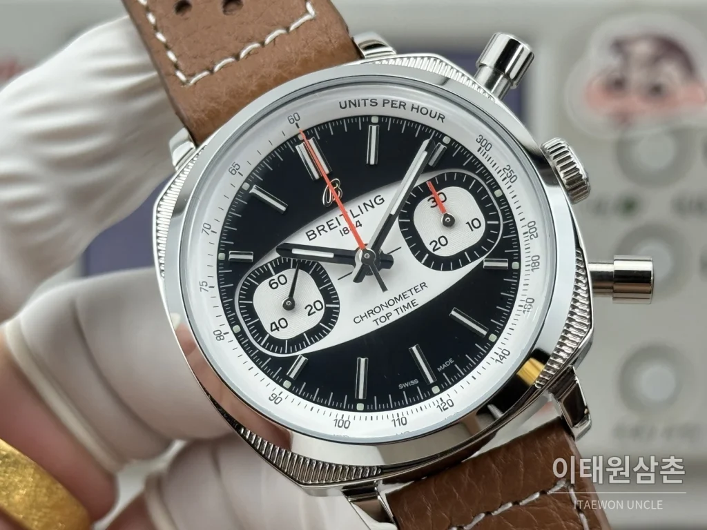 브라이틀링 탑타임 B01 레이싱 가면라이더 리미티드 크로노그래프 오토매틱 38mm 블랙 다이얼 브라운 가죽 스트랩 (2)