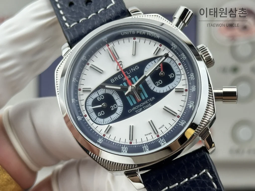 브라이틀링 탑타임 B01 레이싱 가면라이더 리미티드 크로노그래프 오토매틱 38mm 화이트 다이얼 네이비 가죽 스트랩