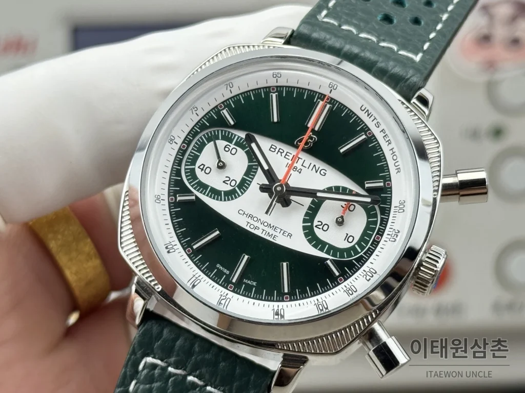 브라이틀링 탑타임 B01 레이싱 가면라이더 리미티드 크로노그래프 오토매틱 38mm 그린 다이얼 그린 가죽 스트랩
