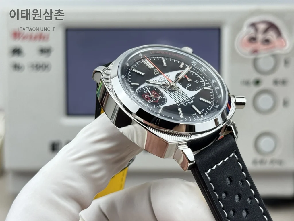 브라이틀링 탑타임 B01 레이싱 가면라이더 리미티드 크로노그래프 오토매틱 38mm 블랙 다이얼 블랙 가죽 스트랩