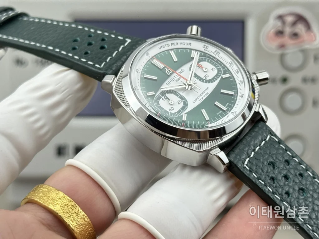 브라이틀링 탑타임 B01 레이싱 가면라이더 리미티드 크로노그래프 오토매틱 38mm 그린 다이얼 그린 가죽 스트랩