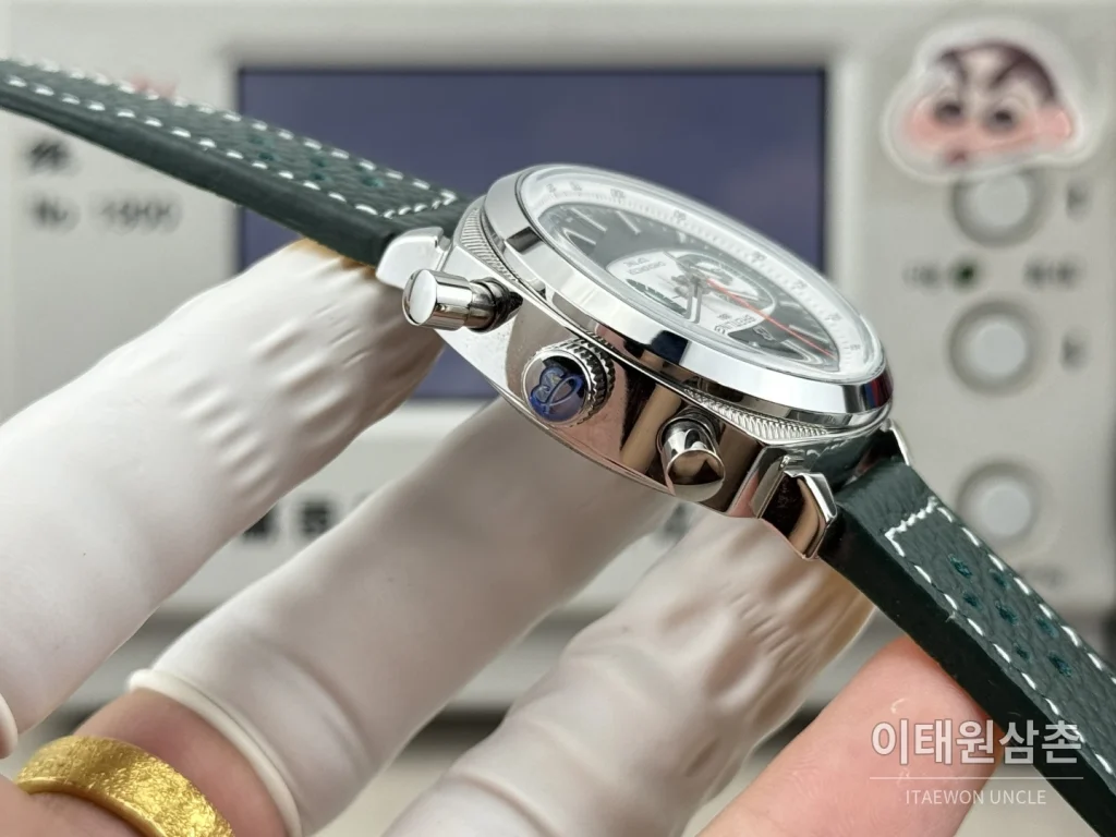브라이틀링 탑타임 B01 레이싱 가면라이더 리미티드 크로노그래프 오토매틱 38mm 그린 다이얼 그린 가죽 스트랩