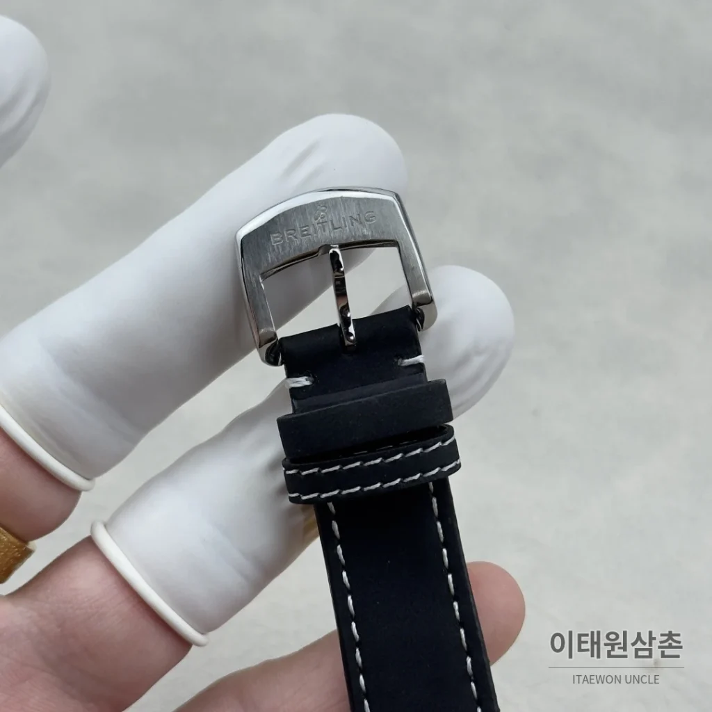 브라이틀링 탑타임 B01 레이싱 가면라이더 리미티드 크로노그래프 오토매틱 38mm 블랙 다이얼 블랙 가죽 스트랩