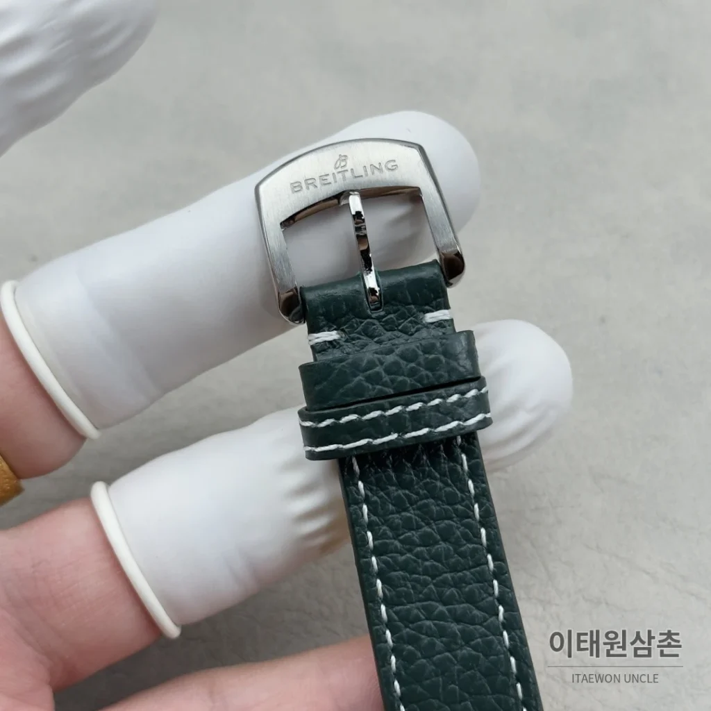 브라이틀링 탑타임 B01 레이싱 가면라이더 리미티드 크로노그래프 오토매틱 38mm 그린 다이얼 그린 가죽 스트랩