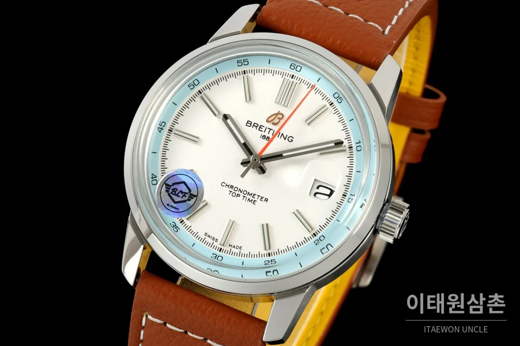 브라이틀링 탑타임 B31 브러시드케이스 레더스트랩 오토매틱 38mm 화이트 다이얼