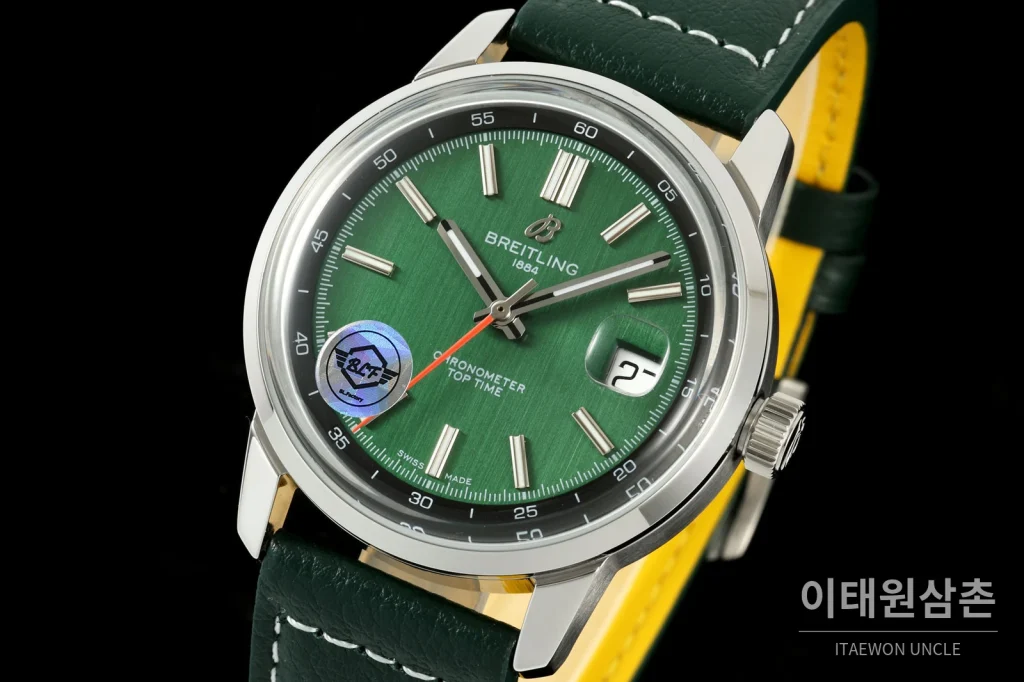 브라이틀링 탑타임 B31 브러시드케이스 레더스트랩 오토매틱 38mm 그린 다이얼