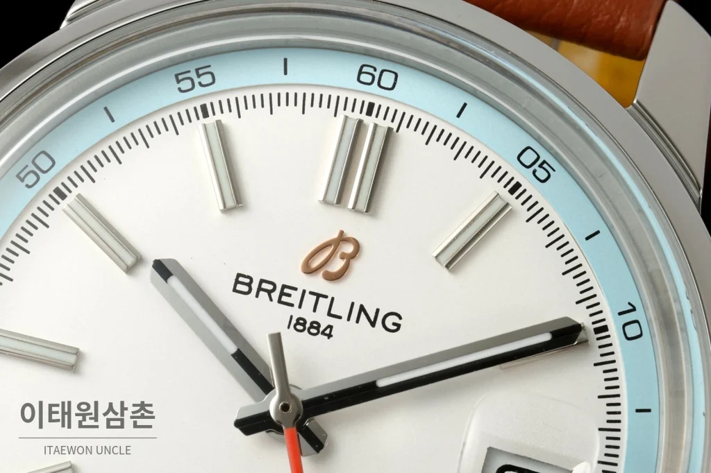 브라이틀링 탑타임 B31 브러시드케이스 레더스트랩 오토매틱 38mm 화이트 다이얼