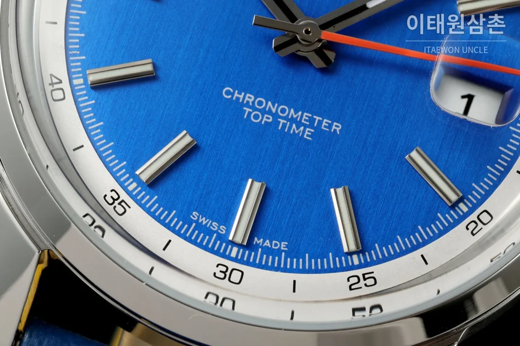 브라이틀링 탑타임 B31 브러시드케이스 레더스트랩 오토매틱 38mm 블루 다이얼