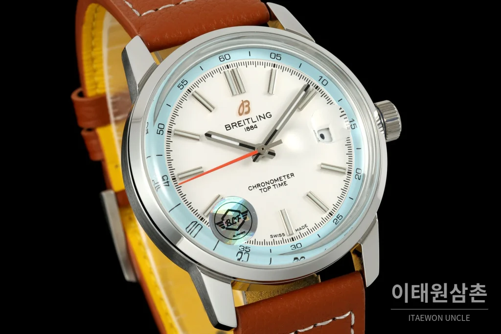 브라이틀링 탑타임 B31 브러시드케이스 레더스트랩 오토매틱 38mm 화이트 다이얼