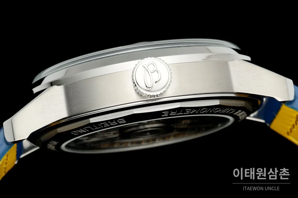 브라이틀링 탑타임 B31 브러시드케이스 레더스트랩 오토매틱 38mm 블루 다이얼
