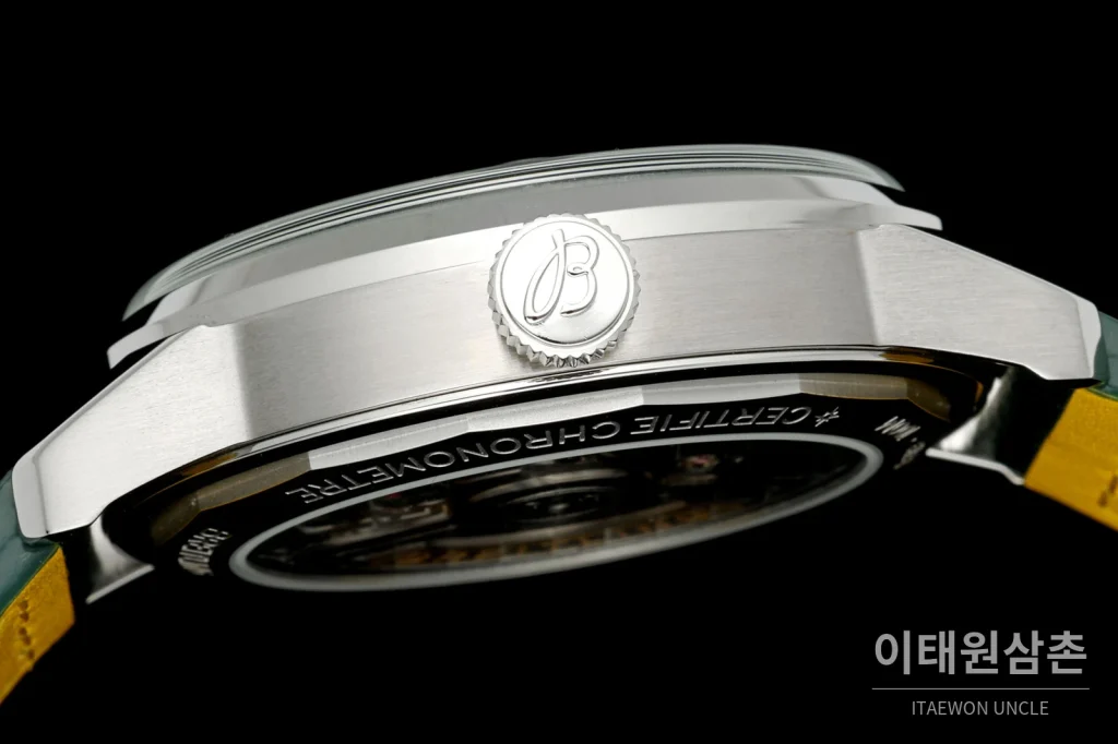 브라이틀링 탑타임 B31 브러시드케이스 레더스트랩 오토매틱 38mm 그린 다이얼