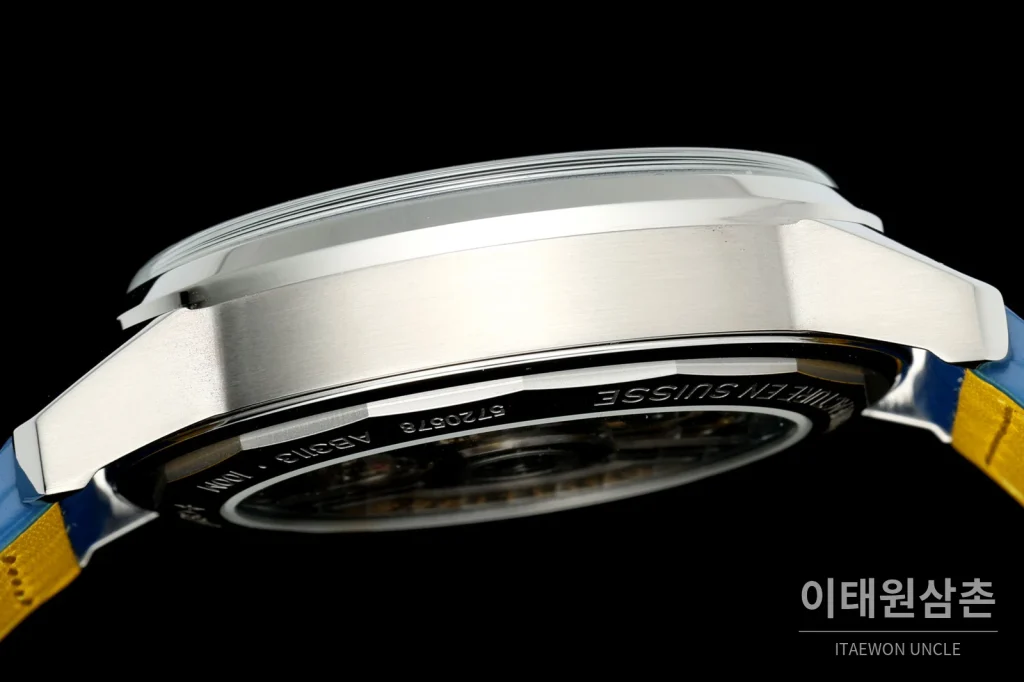 브라이틀링 탑타임 B31 브러시드케이스 레더스트랩 오토매틱 38mm 블루 다이얼 (3)