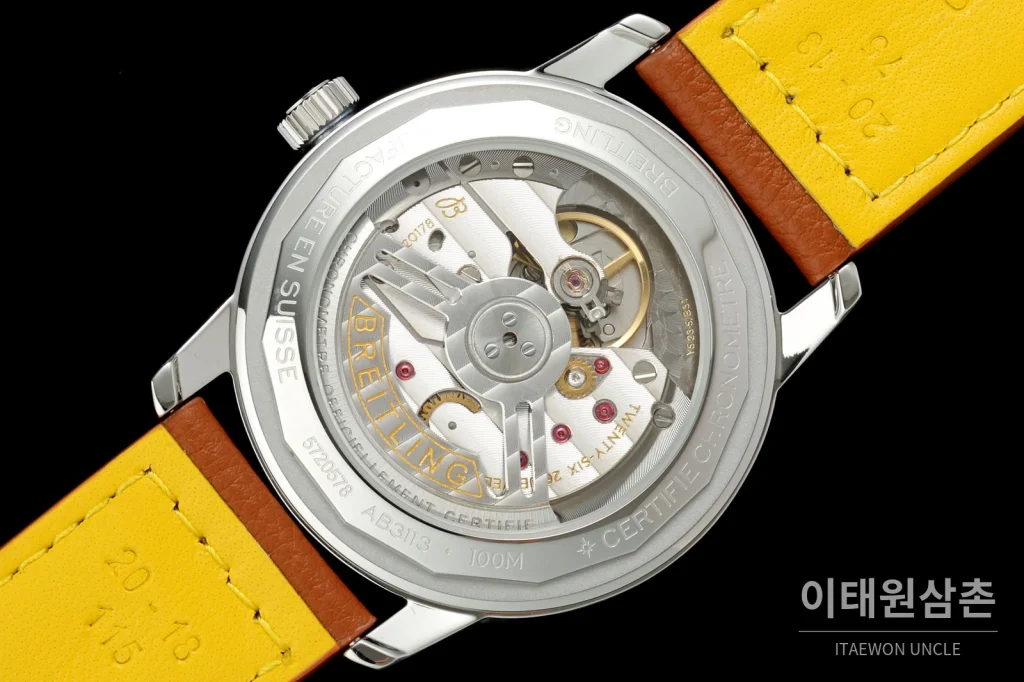 브라이틀링 탑타임 B31 브러시드케이스 레더스트랩 오토매틱 38mm 화이트 다이얼
