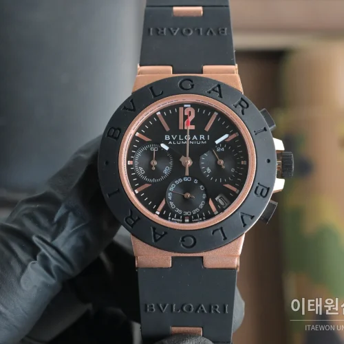 불가리 알루미늄 크로노그래프 오토매틱 40mm 블랙 다이얼