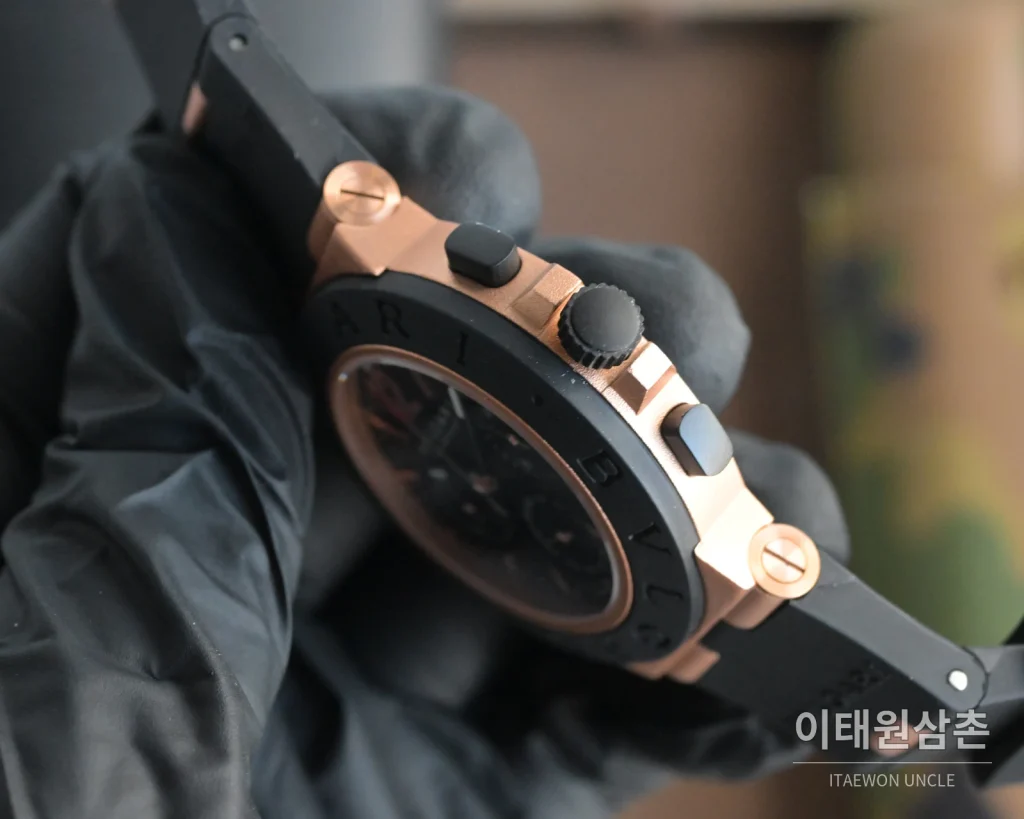 불가리 알루미늄 크로노그래프 오토매틱 40mm 블랙 다이얼