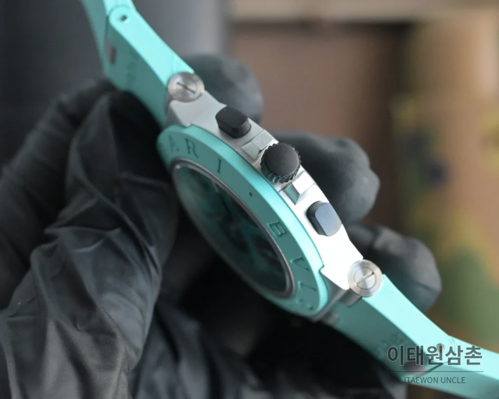 불가리 알루미늄 크로노그래프 오토매틱 40mm 아이스블루 다이얼