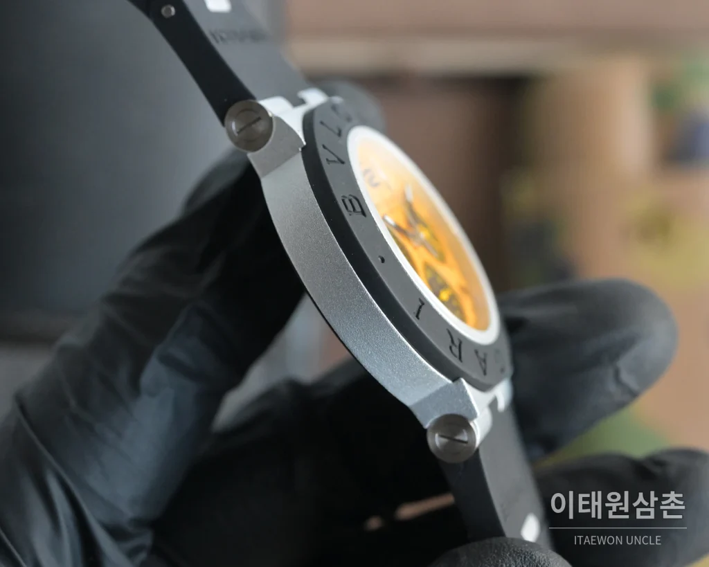 불가리 알루미늄 크로노그래프 오토매틱 40mm 옐로우 다이얼