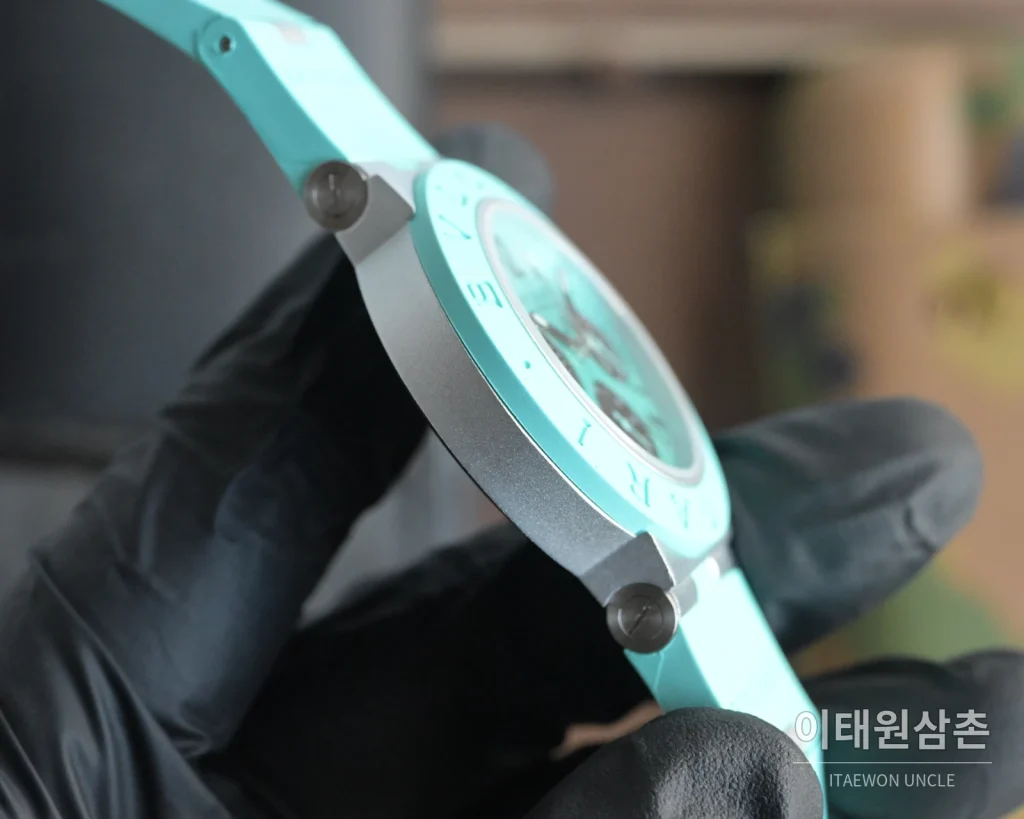 불가리 알루미늄 크로노그래프 오토매틱 40mm 아이스블루 다이얼