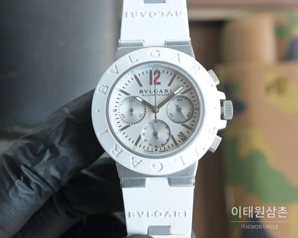불가리 알루미늄 크로노그래프 오토매틱 40mm 아이스블루 다이얼