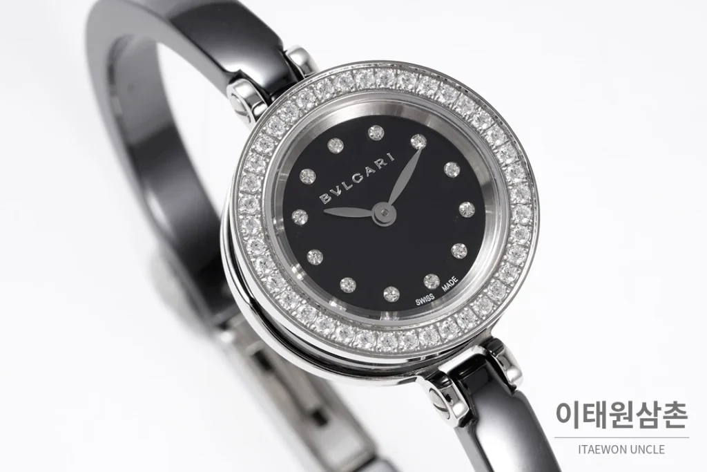 불가리 비제로원 세라믹 브레이슬릿 쿼츠 워치 23mm 블랙 다이얼 실버 베젤