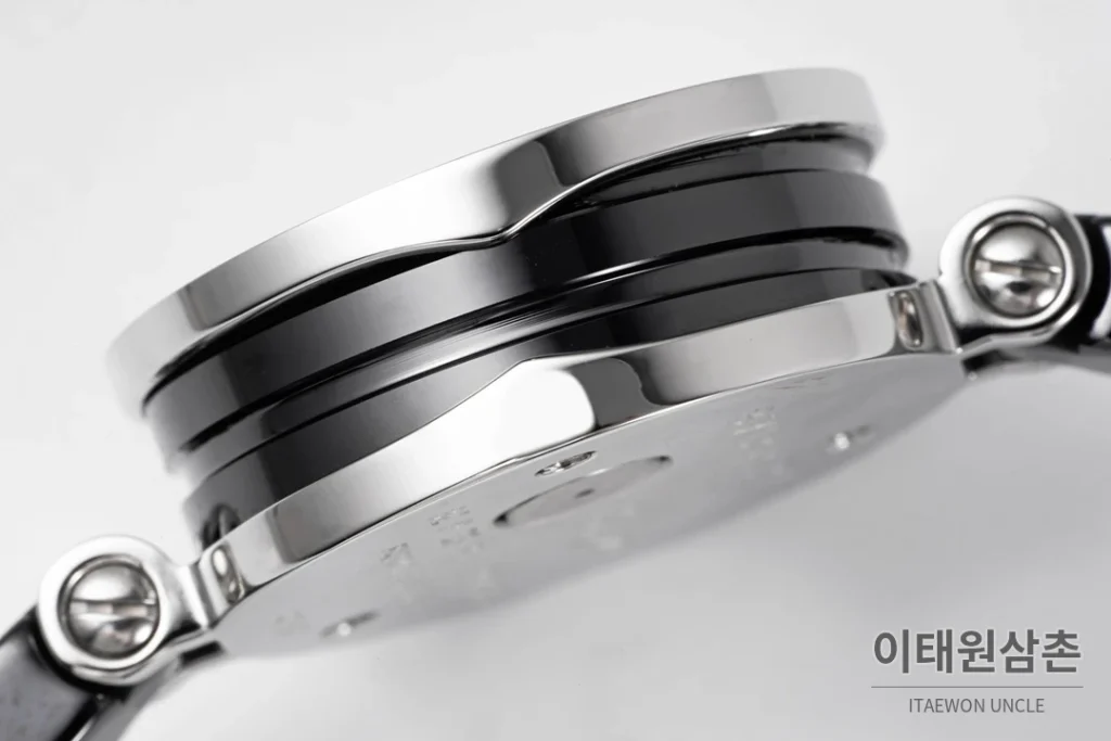 불가리 비제로원 세라믹 브레이슬릿 쿼츠 워치 23mm 블랙 다이얼 실버 베젤