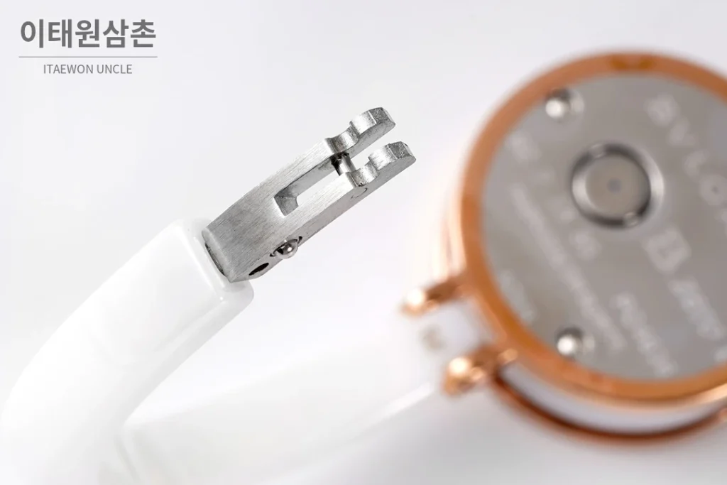 불가리 비제로원 세라믹 브레이슬릿 쿼츠 워치 23mm 자개 다이얼 로즈골드 베젤